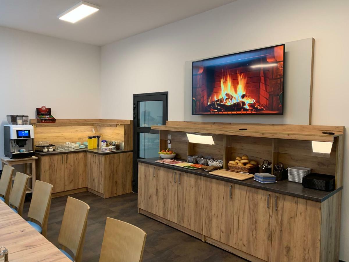 Besttime Hotel Моншау Екстериор снимка